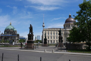 Fototapeta na wymiar Stadtschloss und Fernsehturm in Berlin