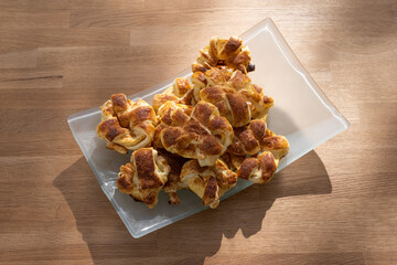 Süßes Zimt-Gebäck aus Blätterteig (Apfel-Zimt-Taschen)
