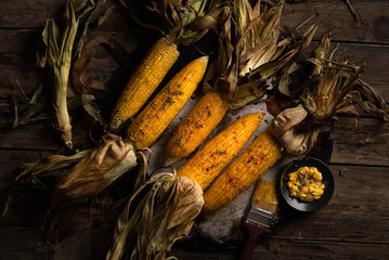 roasted corn with husks 