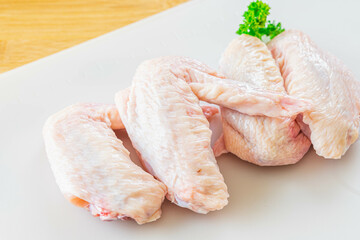 鶏肉の手羽先生肉