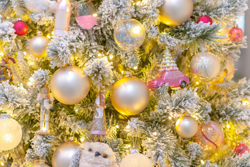 Obraz na płótnie Canvas close up stuffs on christmas tree decorative