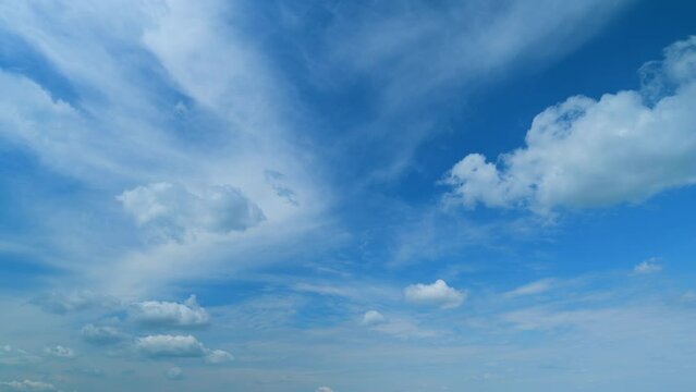 Dynamic cloud time-lapse from calm blue skies to cloudy. Puffy fluffy white clouds. Time lapse.
