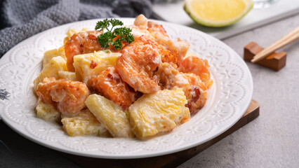 Delicious fried shrimp balls with pineapple and mayonnaise sauce.