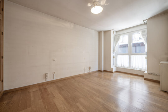 Empty living room with viewpoint to the street with white aluminum structure