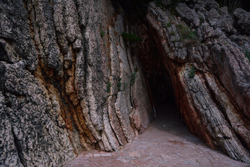 Fototapeta na wymiar Crevice in the layered stone of the rock.