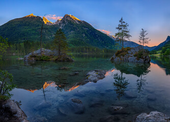 Alpenglow at Hintersee Ramsau