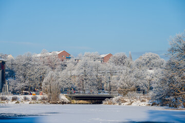 Der zugefrorene Kleiner Kiel in der Innenstadt nach einem Schneefall im Dezember