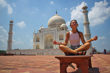 Happy girl with yoga pose in Taj Mahal - obrazy, fototapety, plakaty