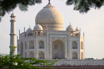 Fototapeta na wymiar Landscape of the Taj Mahal from outside