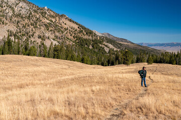 Obraz premium Hiker stops along a trail to take in the view