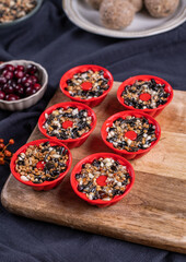 DIY Winter, Vogelfutter selber machen, Dekoration im Winter basteln, Vögel füttern
