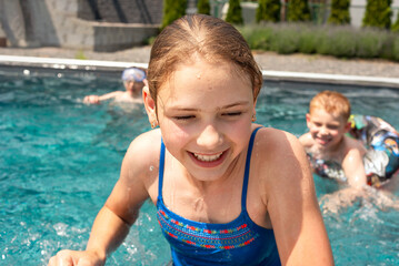 Fototapeta na wymiar Children playing and having fun in swimming pool