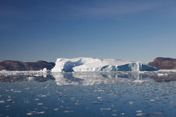 texturas y formas de grandes icebergs en ciruculo polar artico