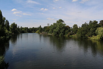 Fototapeta na wymiar Relaxing at the Serpentine in Hyde Park in London, England Great Britain