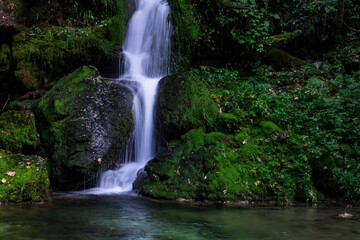 Fototapeta na wymiar Soča-Tal, Wasserfall in Slwoenien