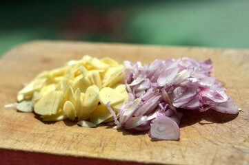 sliced shallots and garlic for cooking