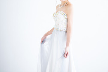 白いドレスを着た女性　dress
