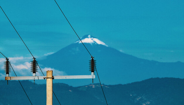 La monta&ntilde;a m&aacute;s alta de Mexico, el Pico de Orizaba o Citlaltepetl, es un Parque Nacional declarado en 1937.