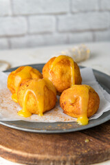 Rabanadas poveiras with egg cream and cinnamon