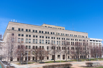 Naklejka premium milwaukee county and city safety building of art deco architecture and macarthur square