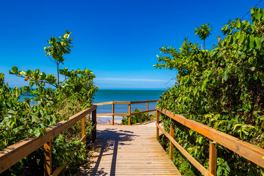  entrada de madeira da praia de jurere florian&oacute;polis santa catarina brasil jurer&ecirc; internacional 