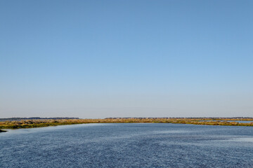 Obraz premium seaside landscape with distant housing estate overlooking the bay of Melbourne