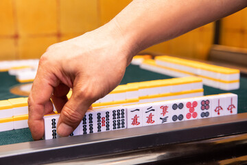 麻雀　mahjong