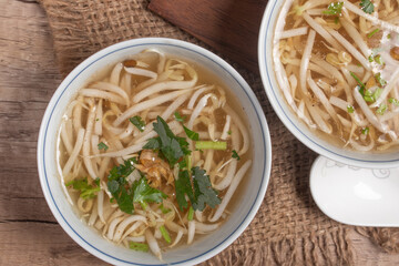 Bean sprout soup, clear water, tasteless food. Chinese food