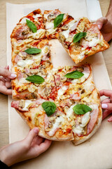 friends eating pizza in cafe