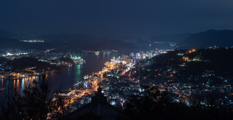 Fototapeta premium 尾道市の夜景 浄土寺奥の院