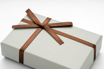 シンプルなリボンの付いたプレゼント箱
