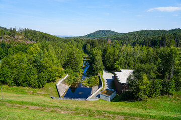 View of the Innerste reservoir with the surrounding landscape.
