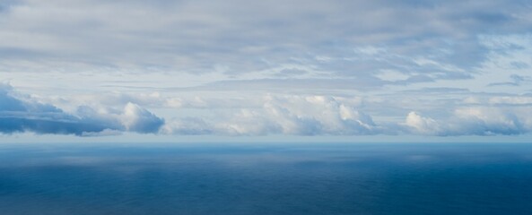 Meer und Wolken