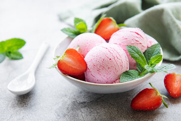 Homemade strawberry  ice cream with fresh strawberries