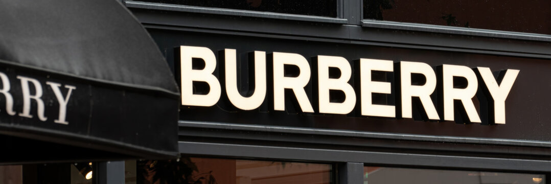 Burberry Bilder – Durchsuchen 967 Archivfotos, Vektorgrafiken und ...