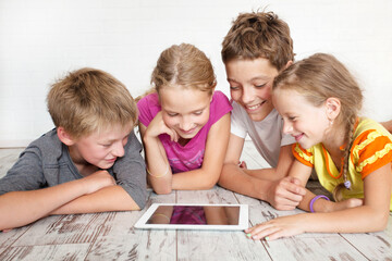 Children with tablet