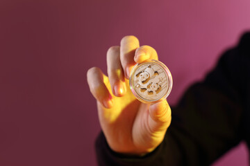 10 yuan silver coin in fingers 
