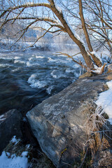 Fluss im Winter