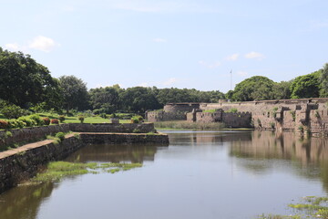 Fototapeta na wymiar Vellore Fort near the lake