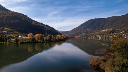 vista del lago endine bergamo