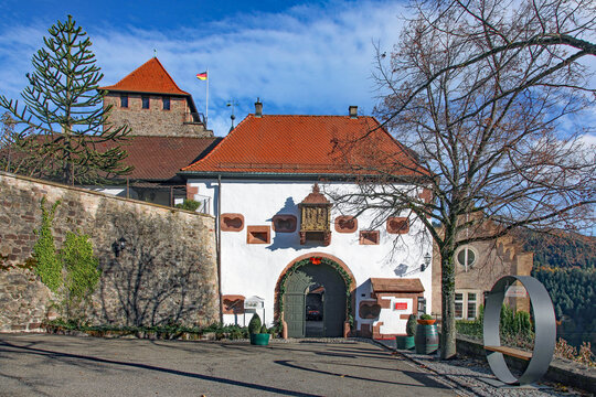 Eingang zum Schloss Eberstein