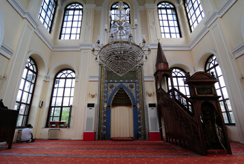Sadabad Mosque is located in Istanbul. It was built in 1862 during the reign of Sultan Abdulaziz.