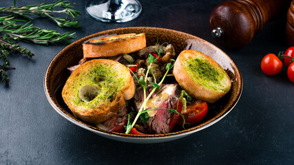 Salad with roast beef, cherry tomatoes, sweet pepper, greens and croutons.