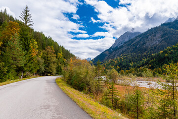 Fototapeta na wymiar road to the mountains (Ahornboden/Eng Valley, Tyrol, Austria)