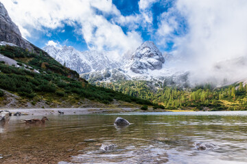 Fototapeta na wymiar alpine scenery at the Lake Seebensee (Tyrol, Austria)