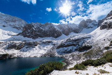 Obraz premium snowed Lake Drachensee during spring (Tyrol, Austria)