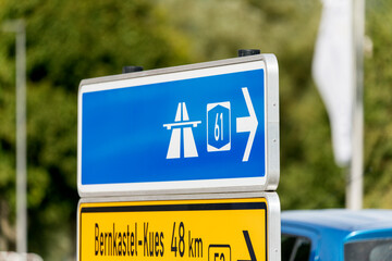 Autobahnschild A61