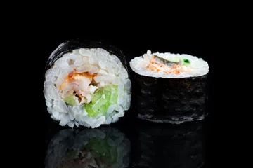 Crédence de cuisine en verre imprimé Bar à sushi Japanese cuisine maki sushi rolls with sea bass, cream cheese and cucumber.