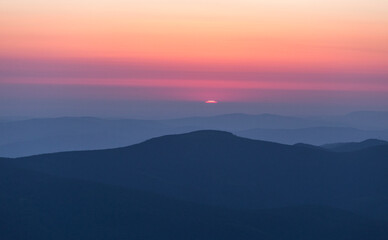Fototapeta na wymiar Wschód Słońca na Babiej Górze