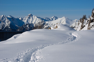 Fototapeta Alpine footpath in the snow. In the background the Bergamasque Alps ( Orobie ), Italy obraz